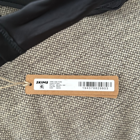 NWT SKIMS Wireless Form Push Up Plunge Bra - Picture 9 of 9